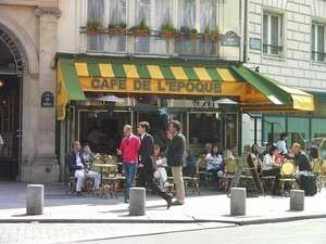 לפריזאים דווקא יש זמן לפורמליות. בית קפה פריזאי. לפריזאים דווקא יש זמן לפורמליות. בית קפה פריזאי.