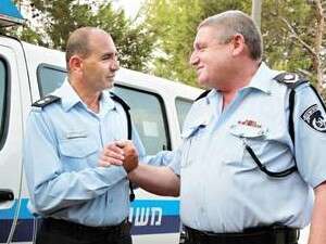 בן שמואל (משמאל) עם מפקדו שמעון קורן בן שמואל (משמאל) עם מפקדו שמעון קורן