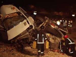 התנגשות בין רכבת למיניבוס בקיבוץ גת התנגשות בין רכבת למיניבוס בקיבוץ גת
