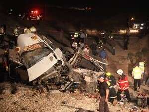 התנגשות בין רכבת למיניבוס בקיבוץ גת התנגשות בין רכבת למיניבוס בקיבוץ גת