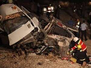 התנגשות בין רכבת למיניבוס בקיבוץ גת התנגשות בין רכבת למיניבוס בקיבוץ גת