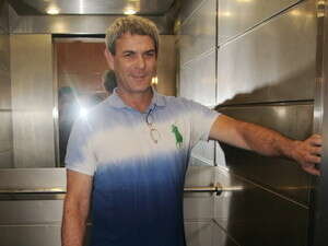 יובל ארד בתום חקירתו בעקבות ''מסמך גלנט''. יובל ארד בתום חקירתו בעקבות ''מסמך גלנט''.