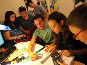 תיכוניסטים מתוכננים לבחינות הבגרות, השנה. יותר בנות ניגשות למבחנים - ויותר בנות עוברות אותן בהצלחה. תיכוניסטים מתוכננים לבחינות הבגרות, השנה. יותר בנות ניגשות למבחנים - ויותר בנות עוברות אותן בהצלחה.