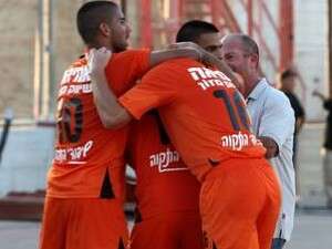 שחקני בני יהודה חוגגים, היום בווסרמיל שחקני בני יהודה חוגגים, היום בווסרמיל