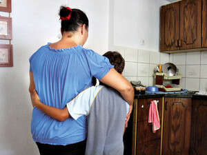 סימה ואחד מילדיה סימה ואחד מילדיה