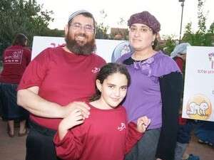 כוכבה אבן חיים עם בעלה מוני ובתה הודיה. כוכבה אבן חיים עם בעלה מוני ובתה הודיה.