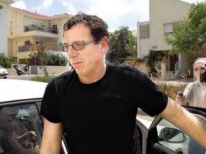 בועז הרפז לאחר ששוחרר למעצר בית בועז הרפז לאחר ששוחרר למעצר בית