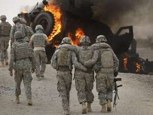 מפנים חייל פצוע אחרי פיצוץ מטען צד. מפנים חייל פצוע אחרי פיצוץ מטען צד.