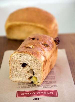 לחם תפוחים ותמרים של לחם תפוחים ותמרים של