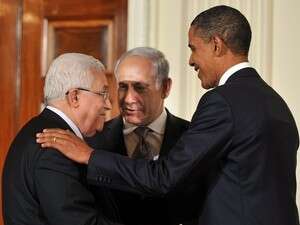 נתניהו ואבו-מאזן עם אובמה בפסגה בוושינגטון, לפני כשלושה שבועות. נתניהו ואבו-מאזן עם אובמה בפסגה בוושינגטון, לפני כשלושה שבועות.
