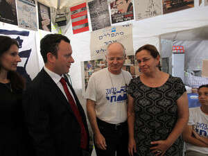 שגריר בריטניה, מתיו גולד, אתמול באוהל שליט שגריר בריטניה, מתיו גולד, אתמול באוהל שליט