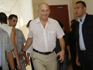 אולמרט בבית המשפט המחוזי בירושלים. אולמרט בבית המשפט המחוזי בירושלים.