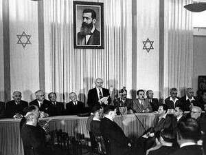 דוד בן-גוריון מכריז על הקמת מדינת ישראל במקום שהיום נקרא היכל העצמאות. תרגיל פוליטי חביב של קדימה - וראש ממשלתנו המבוהל כבר אץ-רז, מיוזע, להצטלם דוד בן-גוריון מכריז על הקמת מדינת ישראל במקום שהיום נקרא היכל העצמאות. תרגיל פוליטי חביב של קדימה - וראש ממשלתנו המבוהל כבר אץ-רז, מיוזע, להצטלם
