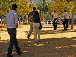 דב צור וצוותו בסיור בראשון לציון דב צור וצוותו בסיור בראשון לציון