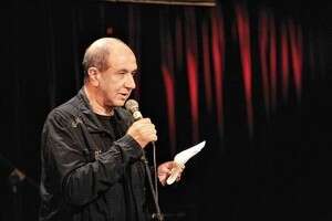 המשורר רוני סומק. בעשרת המקומות הראשונים ברשימה המשורר רוני סומק. בעשרת המקומות הראשונים ברשימה