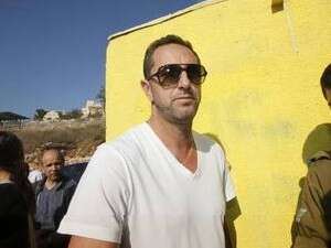 דוד אמסלם. מרים ידיים? דוד אמסלם. מרים ידיים?