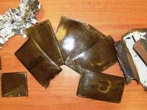 פלטות של חשיש שהוחרמו בפשיטה פלטות של חשיש שהוחרמו בפשיטה