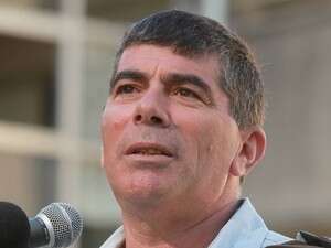 הרמטכ''ל גבי אשכנזי מדבר בפנימיה צבאית בחיפה הרמטכ''ל גבי אשכנזי מדבר בפנימיה צבאית בחיפה