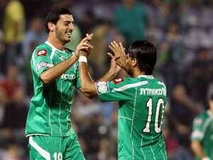 אזולאי חוגג עם רפאלוב, צפירת הרגעה אחרי השער המצמק אזולאי חוגג עם רפאלוב, צפירת הרגעה אחרי השער המצמק