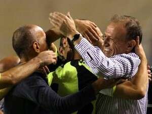 אורי מלמיליאן ושחקני בית''ר חוגגים, הערב אורי מלמיליאן ושחקני בית''ר חוגגים, הערב