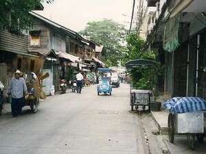 אפשר להרעיל את היופי של הכאן ועכשיו עם צרוּת מוח. בנגקוק אפשר להרעיל את היופי של הכאן ועכשיו עם צרוּת מוח. בנגקוק