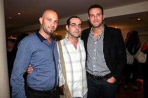 מורדי גרשון (במרכז) ואחיו לבית גרשון מורדי גרשון (במרכז) ואחיו לבית גרשון