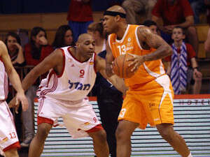 ארון מגי מול סם קלנסי ארון מגי מול סם קלנסי