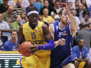 דורון פרקינס וגרונפלד, הערב בהיכל. ניצחון מדהים לבני השרון דורון פרקינס וגרונפלד, הערב בהיכל. ניצחון מדהים לבני השרון