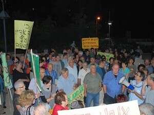 ההפגנה מול עיריית רחובות ההפגנה מול עיריית רחובות