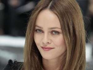 פאראדי. חבל על שם המשפחה היפה שלה פאראדי. חבל על שם המשפחה היפה שלה