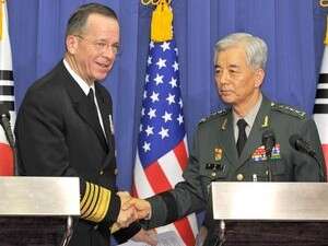 מייק מאלן עם האן מין-קו . מייק מאלן עם האן מין-קו .