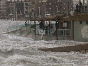 הטיילת המוצפת בתל אביב, היום. הטיילת המוצפת בתל אביב, היום.