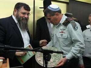 הרמטכ''ל אשכנזי בהנחת אבן פינה בישיבת ההסדר במודיעין עם הרב שנוולד הרמטכ''ל אשכנזי בהנחת אבן פינה בישיבת ההסדר במודיעין עם הרב שנוולד