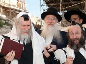 הרב אליעזר ברלנד, העומד בראש ישיבת ''שובו בנים'', ובנו נחמן ברלנד הרב אליעזר ברלנד, העומד בראש ישיבת ''שובו בנים'', ובנו נחמן ברלנד