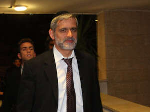 אלי ישי בפתח ביתו של הרב עובדיה יוסף, אמש אלי ישי בפתח ביתו של הרב עובדיה יוסף, אמש