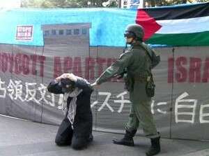 הפגנה של BDS מול חנות מוג'י הפגנה של BDS מול חנות מוג'י