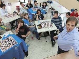 כיתת הלימוד המאולתרת בעין איילה כיתת הלימוד המאולתרת בעין איילה