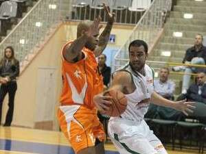 אלישי כדיר מול ארון מגי אלישי כדיר מול ארון מגי