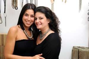 ענת שפירא ועיינה פישמן עם התכשיטים של TWO A ענת שפירא ועיינה פישמן עם התכשיטים של TWO A