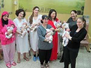 האמהות הטריות ותינוקיהן האמהות הטריות ותינוקיהן