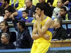 ליאור אליהו ברגע של מחשבה. מרגיש בוגר יותר ליאור אליהו ברגע של מחשבה. מרגיש בוגר יותר