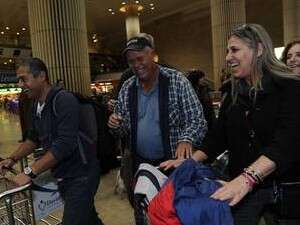 ישראלים חוזרים מטוניסיה, היום בנתב ישראלים חוזרים מטוניסיה, היום בנתב