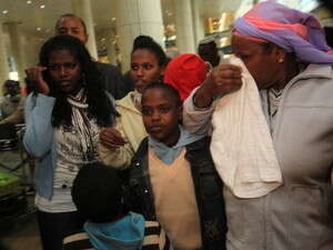 בני הפלשמורה בנתב''ג, הבוקר. בני הפלשמורה בנתב''ג, הבוקר.