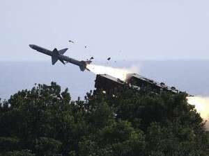 שיגור טיל קרקע-אוויר במהלך התמרון. שיגור טיל קרקע-אוויר במהלך התמרון.