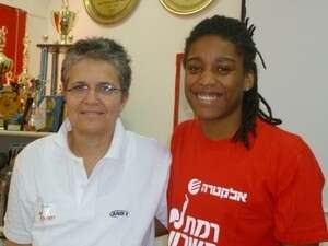 שבונטה זלוס עם אורנה אוסטפלד. החתמה חדשה שבונטה זלוס עם אורנה אוסטפלד. החתמה חדשה