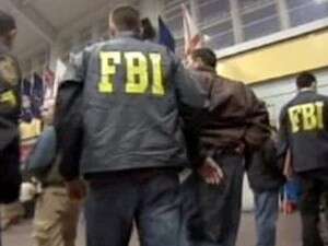 סוכני בולשת בפשיטה. סוכני בולשת בפשיטה.