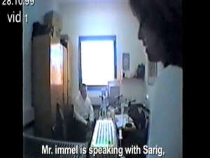 מרטין הקה נותר לבדו בחדר החקירות מרטין הקה נותר לבדו בחדר החקירות