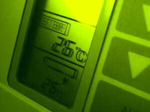 הפעלת מזגן - בזבוז משווע של חשמל הפעלת מזגן - בזבוז משווע של חשמל