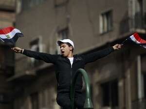 מפגין נגד ממשל מובארק בקהיר מפגין נגד ממשל מובארק בקהיר