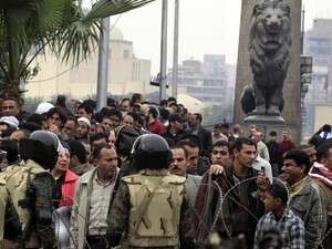 מפגינים בכיכר תחריר בקהיר מפגינים בכיכר תחריר בקהיר